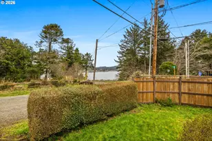 1822 SE 2nd St, Lincoln City, OR 97367 - Photo 5