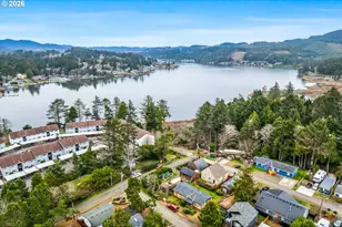 1822 SE 2nd St, Lincoln City, OR 97367 - Photo 33