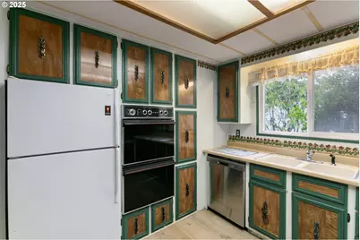 3318 NE Coos St, Newport, OR 97365 - Photo 9