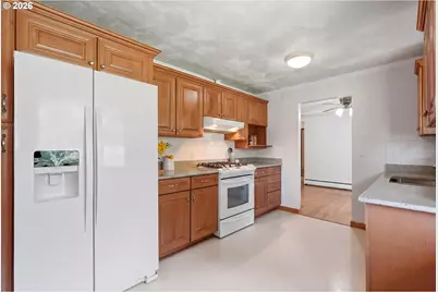 13657 SE Sherman Dr, Portland, OR 97233 - Photo 15
