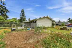 13657 SE Sherman Dr, Portland, OR 97233 - Photo 37