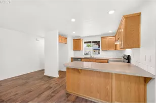 420 E Washington St, Carlton, OR 97111 - Photo 9