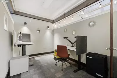 821 NW 16th Ave, Portland, OR 97209 - Photo 11