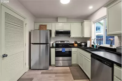 1733 Mill Aly, Eugene, OR 97401 - Photo 7