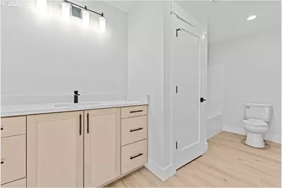 407 S 1st St, Silverton, OR 97381 - Photo 11