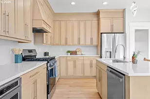 407 S 1st St, Silverton, OR 97381 - Photo 5