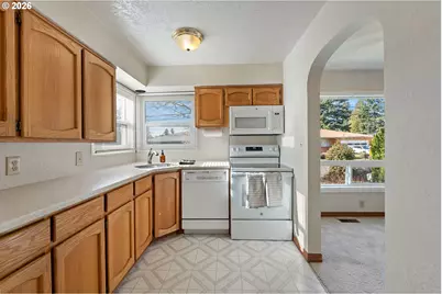 710 NE 110th Ave, Portland, OR 97220 - Photo 7