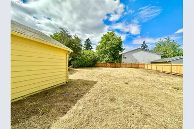 13545 SE Division St, Portland, OR 97236 - Photo 21