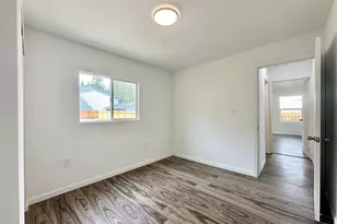 13545 SE Division St, Portland, OR 97236 - Photo 17