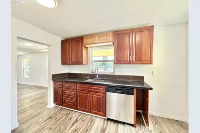 13545 SE Division St, Portland, OR 97236 - Photo 3