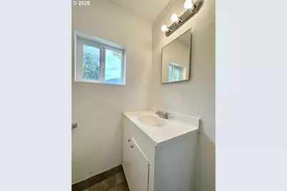 13545 SE Division St, Portland, OR 97236 - Photo 11