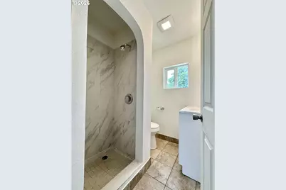 13545 SE Division St, Portland, OR 97236 - Photo 9