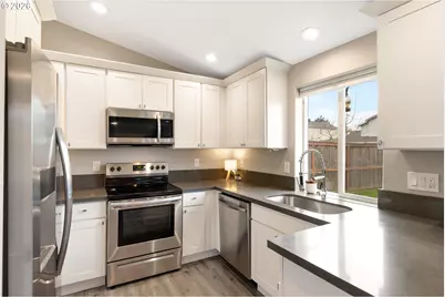 10037 N Polk Ave, Portland, OR 97203 - Photo 17