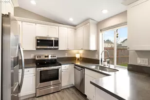 10037 N Polk Ave, Portland, OR 97203 - Photo 17