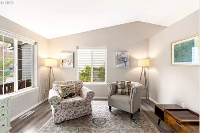 10037 N Polk Ave, Portland, OR 97203 - Photo 9