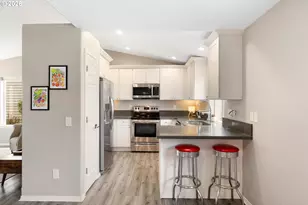 10037 N Polk Ave, Portland, OR 97203 - Photo 11