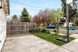10037 N Polk Ave, Portland, OR 97203 - Photo 43