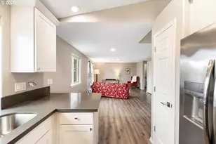 10037 N Polk Ave, Portland, OR 97203 - Photo 15