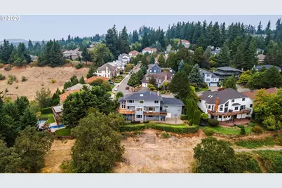 2360 Falcon Dr, West Linn, OR 97068 - Photo 45