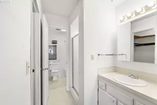 950 Evergreen Rd, Woodburn, OR 97071 - Photo 13