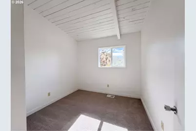19495 SW Southview St, Beaverton, OR 97078 - Photo 3