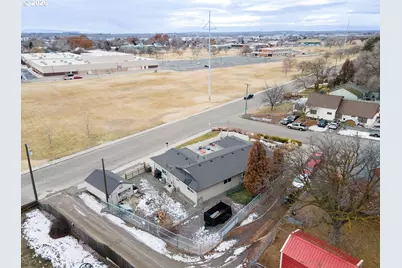 585 S Park Blvd, Ontario, OR 97914 - Photo 9