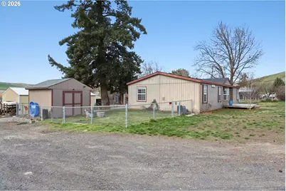 501 NW 3rd St, Dufur, OR 97021 - Photo 3