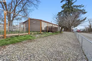 501 NW 3rd St, Dufur, OR 97021 - Photo 5