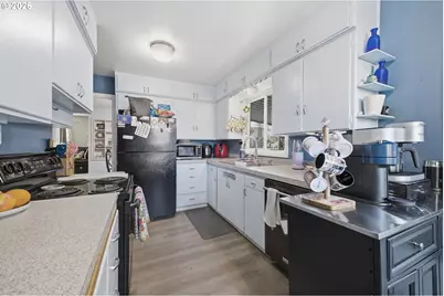 12101 SE Lincoln St, Portland, OR 97216 - Photo 5