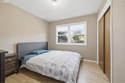 12101 SE Lincoln St, Portland, OR 97216 - Photo 9