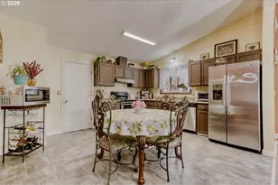 230 SW 22nd St, Troutdale, OR 97060 - Photo 9