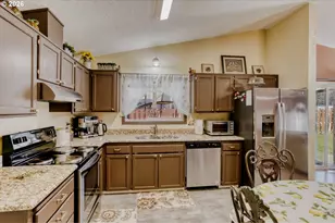 230 SW 22nd St, Troutdale, OR 97060 - Photo 13