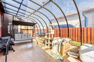 230 SW 22nd St, Troutdale, OR 97060 - Photo 7