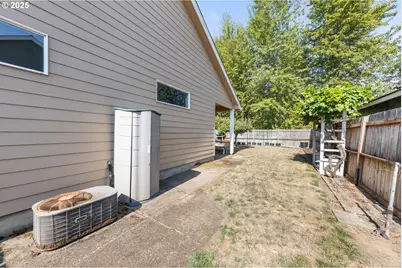 1368 SE Barberry Ave, Dallas, OR 97338 - Photo 33