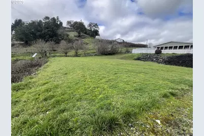 140 Erin Ct, Roseburg, OR 97471 - Photo 5