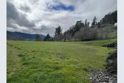 140 Erin Ct, Roseburg, OR 97471 - Photo 1