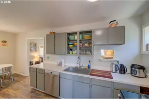 335 9th Ave, Seaside, OR 97138 - Photo 11