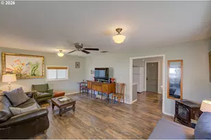 335 9th Ave, Seaside, OR 97138 - Photo 5