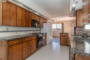 3085 W Shasta Ave, Roseburg, OR 97471 - Photo 11
