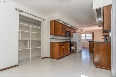 3085 W Shasta Ave, Roseburg, OR 97471 - Photo 9