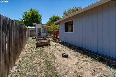 3085 W Shasta Ave, Roseburg, OR 97471 - Photo 35