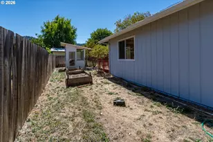 3085 W Shasta Ave, Roseburg, OR 97471 - Photo 35