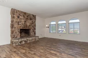 3085 W Shasta Ave, Roseburg, OR 97471 - Photo 5