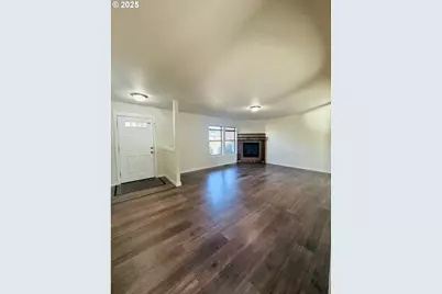 2428 SW Kalama Ave, Redmond, OR 97756 - Photo 5