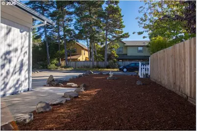 1677 25th St, Florence, OR 97439 - Photo 25