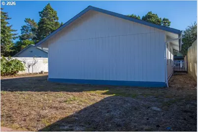 1677 25th St, Florence, OR 97439 - Photo 27