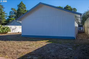 1677 25th St, Florence, OR 97439 - Photo 27