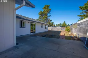 1677 25th St, Florence, OR 97439 - Photo 33