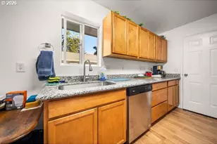 1677 25th St, Florence, OR 97439 - Photo 3