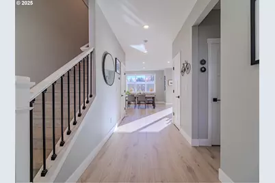 8588 SW Summit Ct, Portland, OR 97225 - Photo 3